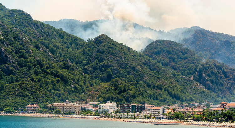 Türkei Mugla Marmaris Waldbrand Foto iStock Alizada Studios